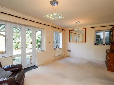 Living/dining room